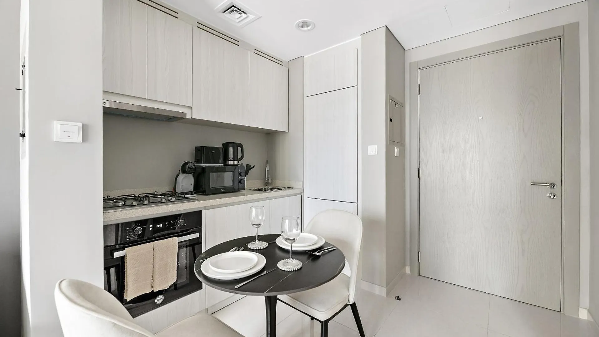 Vayk - Stylish One Bedroom In Business Bay Dubai Apartment